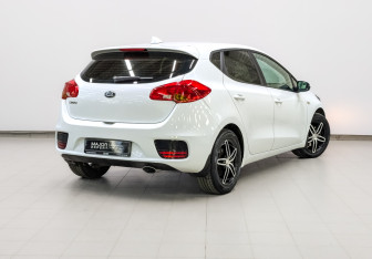 Подержанный автомобиль Kia Ceed Hatchback 2017 года (5 фото)