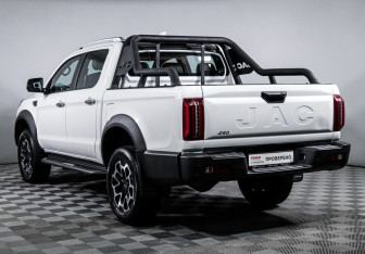 Подержанный автомобиль JAC T9 2025 года (7 фото)