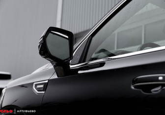 Подержанный автомобиль GMC Yukon 2023 года (10 фото)