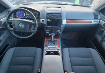 Подержанный автомобиль Volkswagen Touareg 2008 года (9 фото)