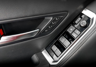 Подержанный автомобиль Toyota Land Cruiser Suv 2021 года (30 фото)