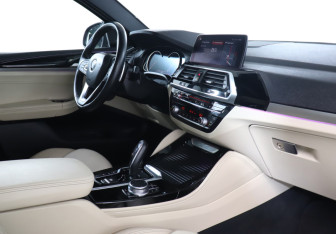 Подержанный автомобиль BMW X4 2019 года (9 фото)