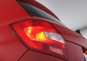 Подержанный автомобиль Skoda Fabia Hatchback 2011 года (18 фото)