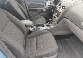 Подержанный автомобиль Ford Focus Wagon 2010 года (14 фото)