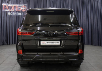 Подержанный автомобиль Lexus LX 2015 года (6 фото)