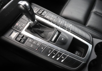 Подержанный автомобиль Porsche Macan 2015 года (17 фото)