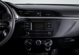 Подержанный автомобиль Kia Rio Hatchback 2021 года (13 фото)