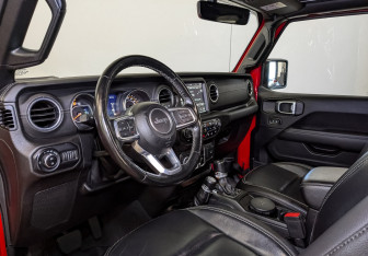 Подержанный автомобиль Jeep Wrangler 2021 года (16 фото)