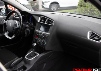 Подержанный автомобиль Citroen C4 Hatchback 2011 года (7 фото)