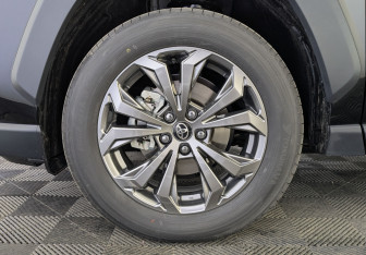 Новый Toyota RAV4 2025 (12 фото)