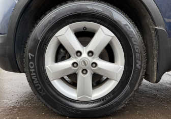 Подержанный автомобиль Nissan Qashqai 2007 года (9 фото)