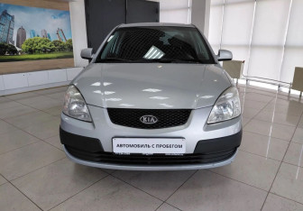 Подержанный автомобиль Kia Rio Sedan 2006 года (2 фото)