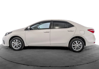 Подержанный автомобиль Toyota Corolla Sedan 2015 года (8 фото)
