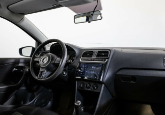 Подержанный автомобиль Volkswagen Polo Hatchback 2012 года (6 фото)