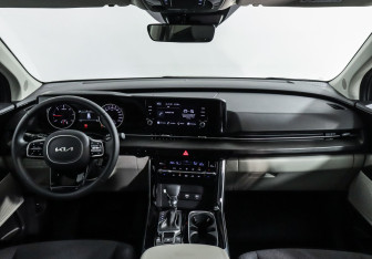 Подержанный автомобиль Kia Carnival 2021 года (7 фото)