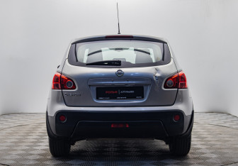 Подержанный автомобиль Nissan Qashqai 2008 года (4 фото)