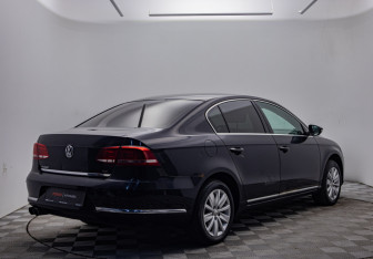 Подержанный автомобиль Volkswagen Passat Sedan 2011 года (5 фото)