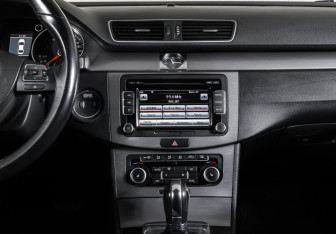 Подержанный автомобиль Volkswagen Passat Sedan 2011 года (14 фото)