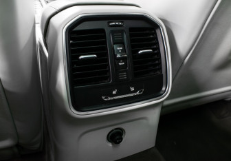 Подержанный автомобиль Porsche Macan 2015 года (21 фото)