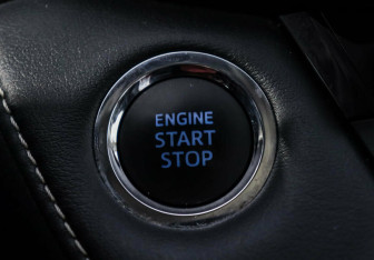 Подержанный автомобиль Toyota RAV4 2015 года (11 фото)