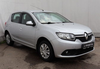 Подержанный автомобиль Renault Sandero 2018 года (3 фото)