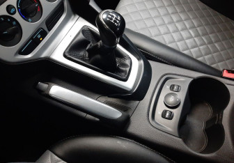 Подержанный автомобиль Ford Focus Sedan 2011 года (16 фото)