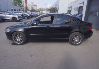 Подержанный автомобиль Volvo S40 2011 года (8 фото)