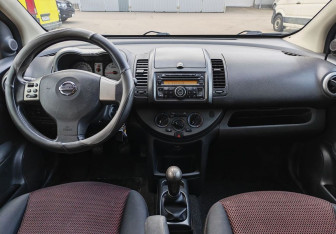 Подержанный автомобиль Nissan Note 2008 года (11 фото)