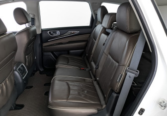 Подержанный автомобиль Infiniti QX60 2018 года (17 фото)