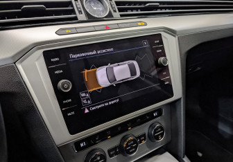 Подержанный автомобиль Volkswagen Passat Sedan 2018 года (30 фото)