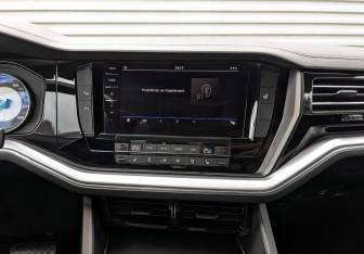 Подержанный автомобиль Volkswagen Touareg 2020 года (15 фото)