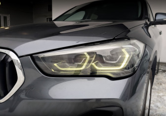 Подержанный автомобиль BMW X1 2020 года (17 фото)