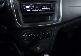 Подержанный автомобиль Renault Sandero 2021 года (13 фото)