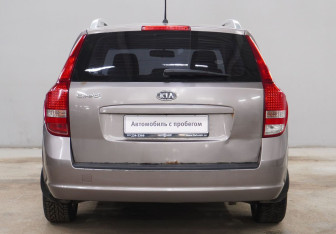 Подержанный автомобиль Kia Ceed Wagon 2010 года (6 фото)