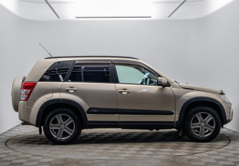 Подержанный автомобиль Suzuki Grand Vitara 2011 года (4 фото)