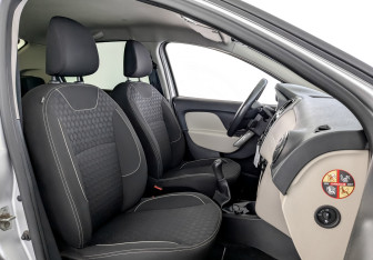 Подержанный автомобиль Renault Logan Sedan 2018 года (23 фото)