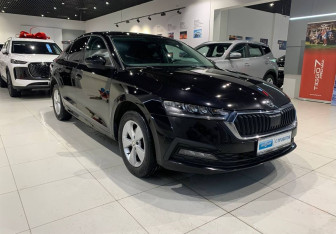 Подержанный автомобиль Skoda Octavia Liftback 2020 года (3 фото)