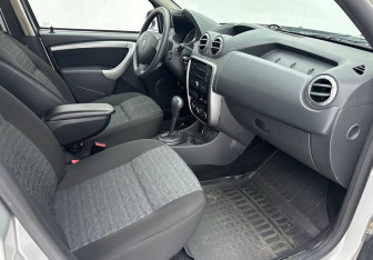 Подержанный автомобиль Renault Duster 2014 года (13 фото)