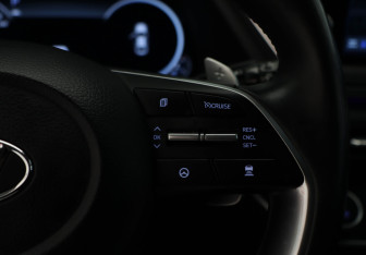 Подержанный автомобиль Hyundai Sonata 2021 года (12 фото)