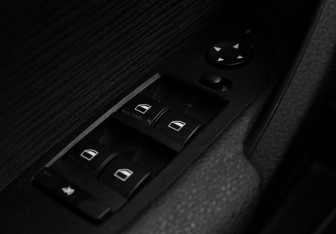 Подержанный автомобиль BMW X1 2012 года (13 фото)