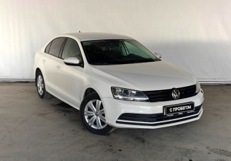 Подержанный автомобиль Volkswagen Jetta Sedan 2015 года (3 фото)
