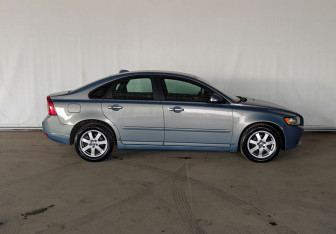 Подержанный автомобиль Volvo S40 2011 года (4 фото)