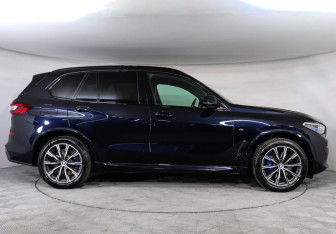 Подержанный автомобиль BMW X5 2021 года (6 фото)