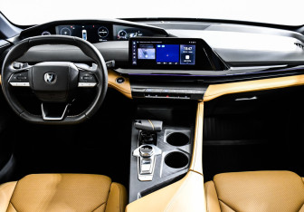 Подержанный автомобиль Changan UNI-V 2022 года (11 фото)