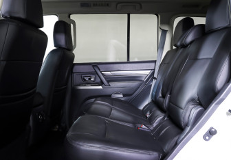 Подержанный автомобиль Mitsubishi Pajero 2021 года (12 фото)