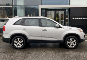 Подержанный автомобиль Kia Sorento 2011 года (4 фото)