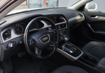 Подержанный автомобиль Audi A4 Sedan 2012 года (12 фото)
