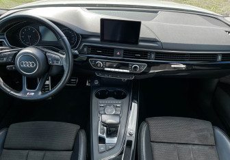 Подержанный автомобиль Audi A4 Sedan 2016 года (12 фото)