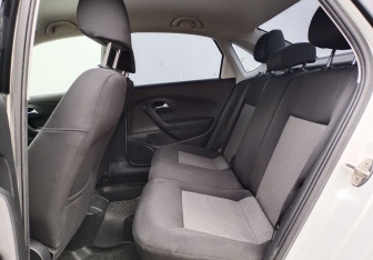 Подержанный автомобиль Volkswagen Polo Sedan 2014 года (11 фото)