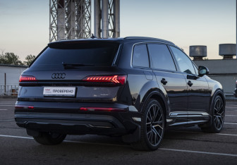 Подержанный автомобиль Audi Q7 2021 года (5 фото)